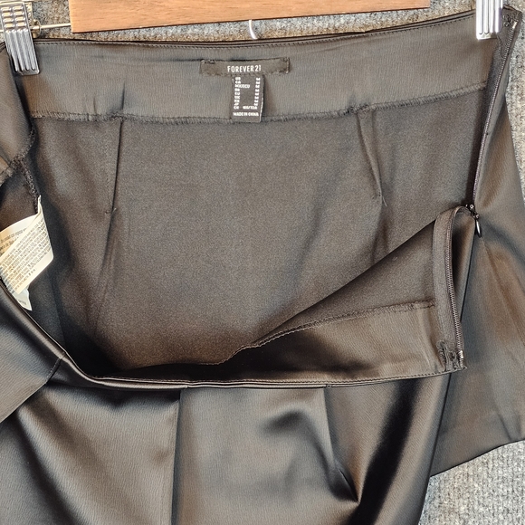 Forever 21 Charcoal Pleated Skirt‎ - Picture 5 of 8